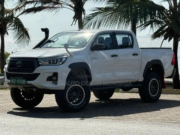 Toyota Hilux Revo Double Cab Deisel 2.4 AWD 2019 White