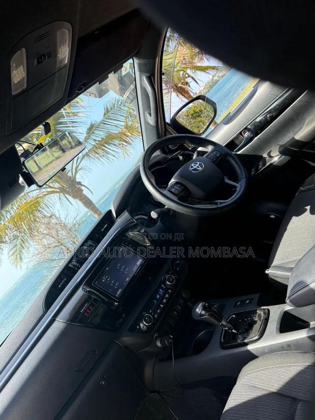 Toyota Hilux Revo Double Cab Deisel 2.4 AWD 2019 White