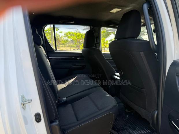 Toyota Hilux Revo Double Cab Deisel 2.4 AWD 2019 White