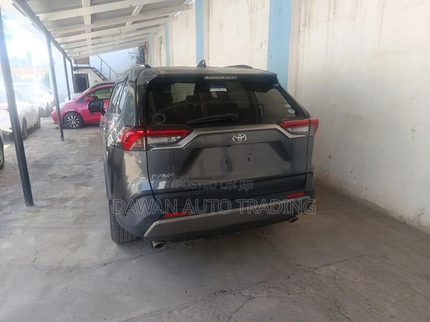 Toyota RAV4 2019 Gray