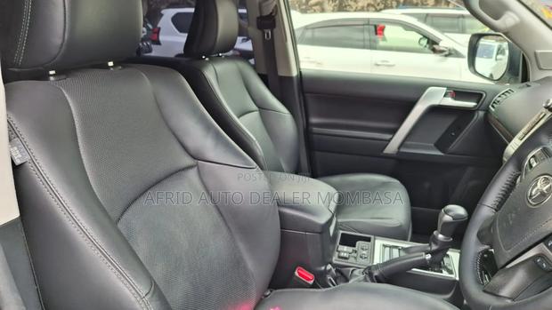 Toyota Land Cruiser Prado 2.8 2019 White