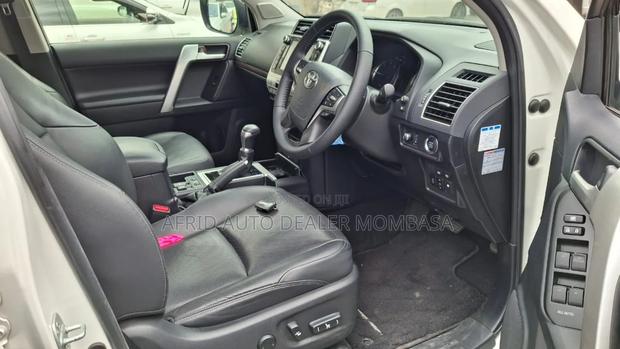Toyota Land Cruiser Prado 2.8 2019 White