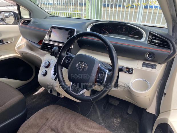 Toyota Sienta 2018 White