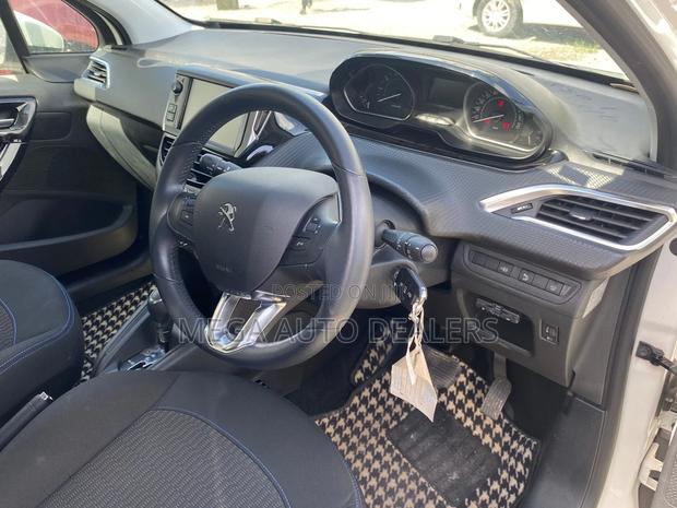 Peugeot 208 2018 White