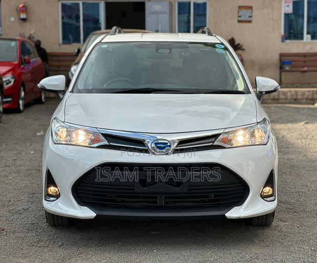 Toyota Corolla Fielder 1.5 Hybrid FWD 2019 White