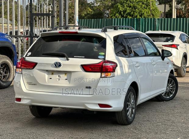 Toyota Corolla Fielder 1.5 Hybrid FWD 2019 White