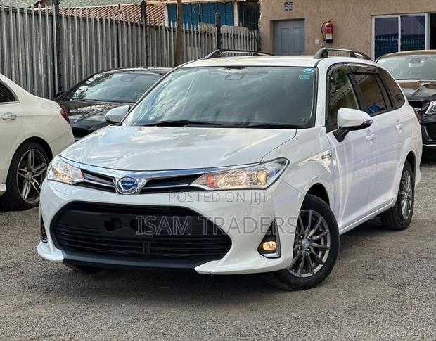 Toyota Corolla Fielder 1.5 Hybrid FWD 2019 White