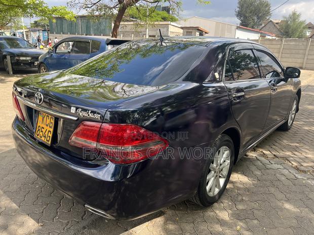 Toyota Crown 2009 Blue