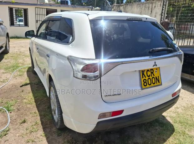 Mitsubishi Outlander SE (AWC) 2013 White