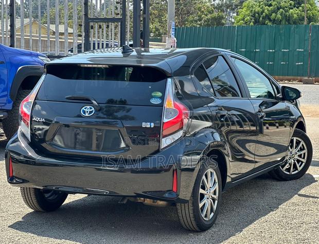 Toyota Aqua 2018 Black