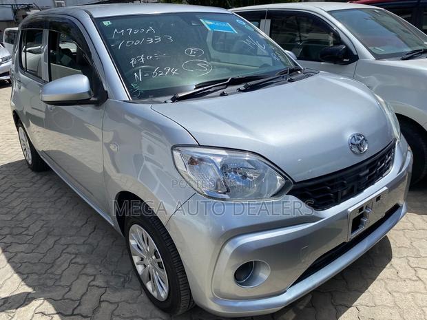 Toyota Passo 2018 Silver