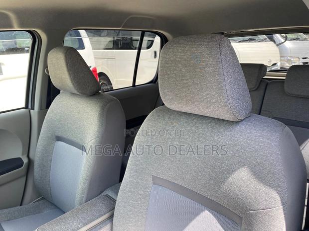 Toyota Passo 2018 Silver
