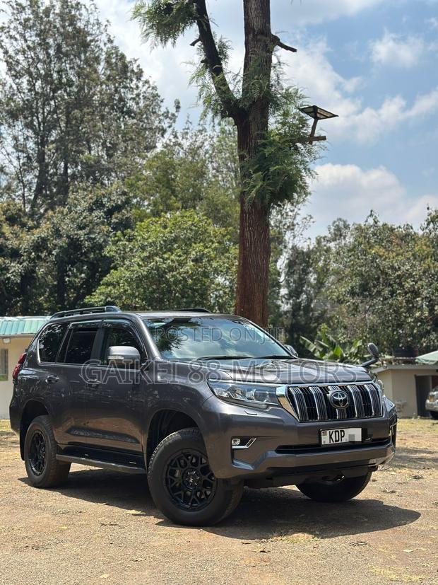 Toyota Land Cruiser Prado 2.7 2022 Gray