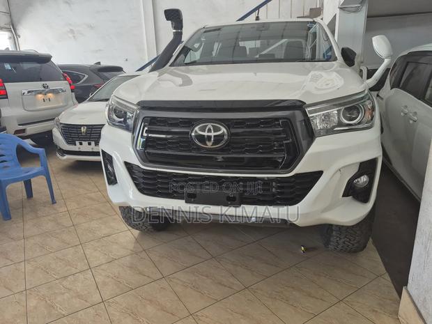 Toyota Hilux 2020 White