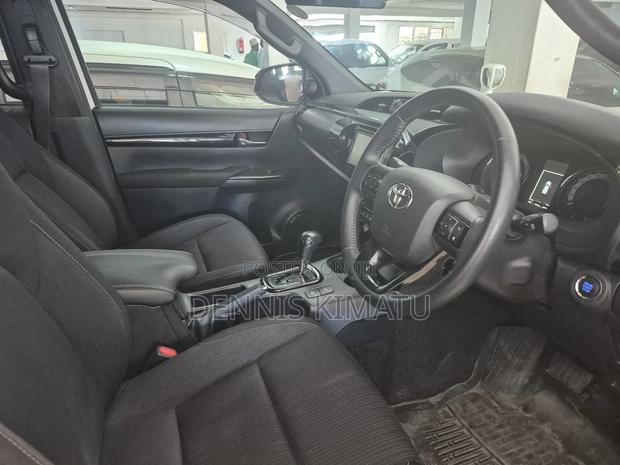 Toyota Hilux 2020 White