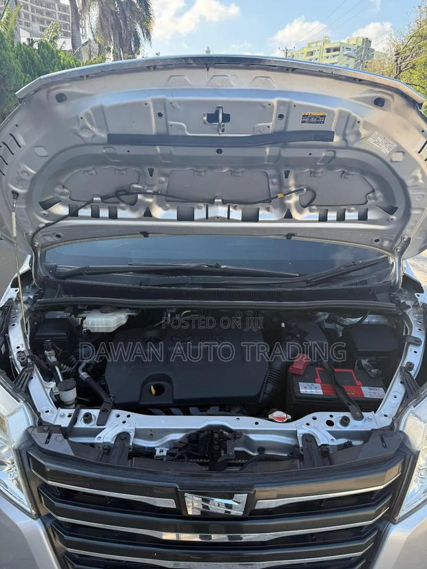 Toyota Noah 2017 Silver