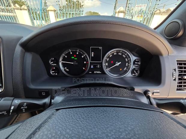 Toyota Land Cruiser 4.6 V8 ZX 2019 Gray