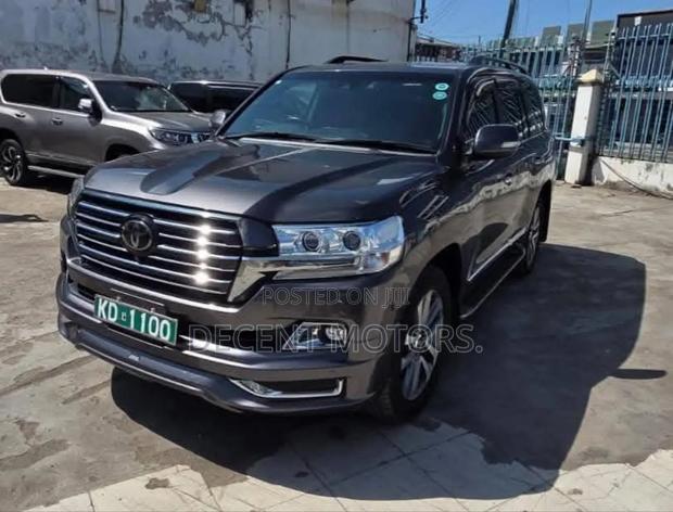 Toyota Land Cruiser 4.6 V8 ZX 2019 Gray