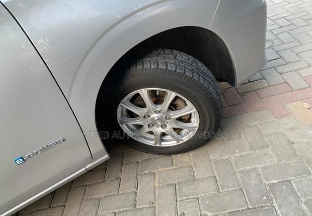 Nissan Serena 2019 Silver