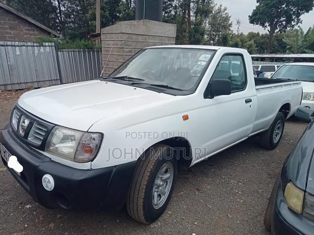 Nissan Hardbody 2005 White