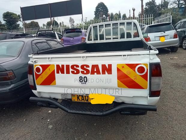 Nissan Hardbody 2005 White