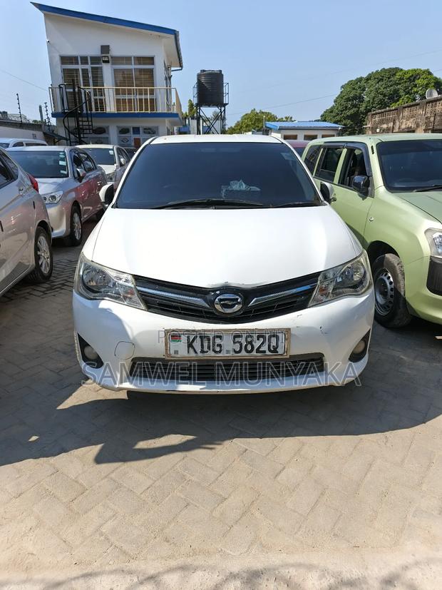 Toyota Corolla Fielder 1.5 Petrol FWD 2015 Pearl