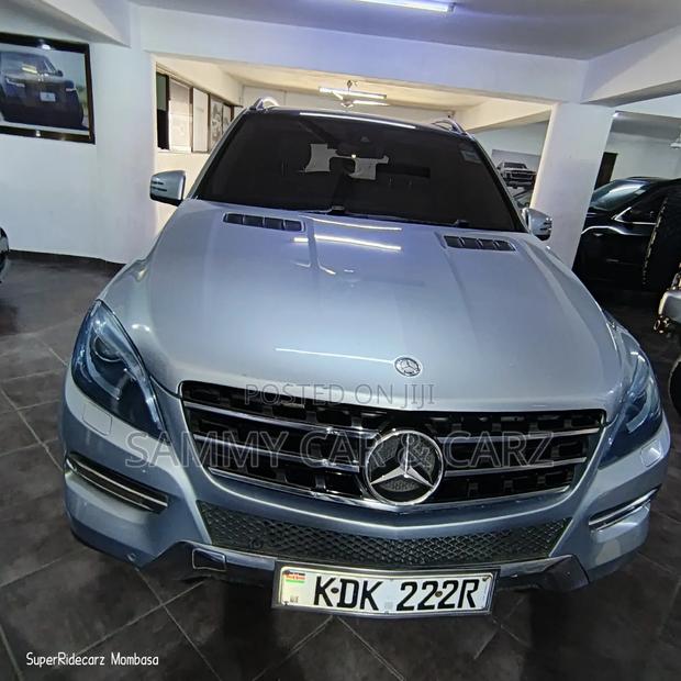 Mercedes-Benz M Class ML350 4dr SUV (3.5L 6cyl 7A) 2015 Blue