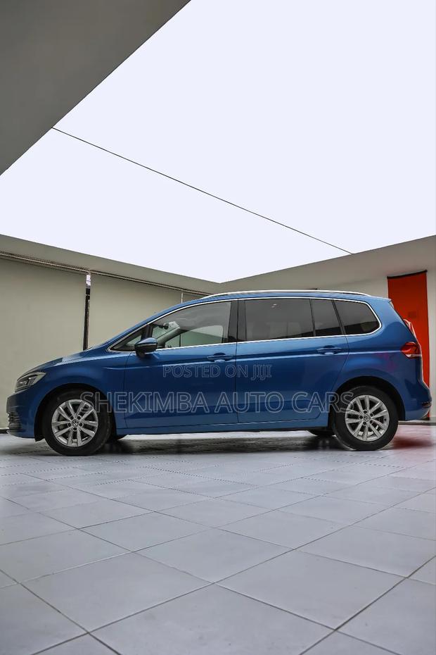 Volkswagen Touran 2019 Blue