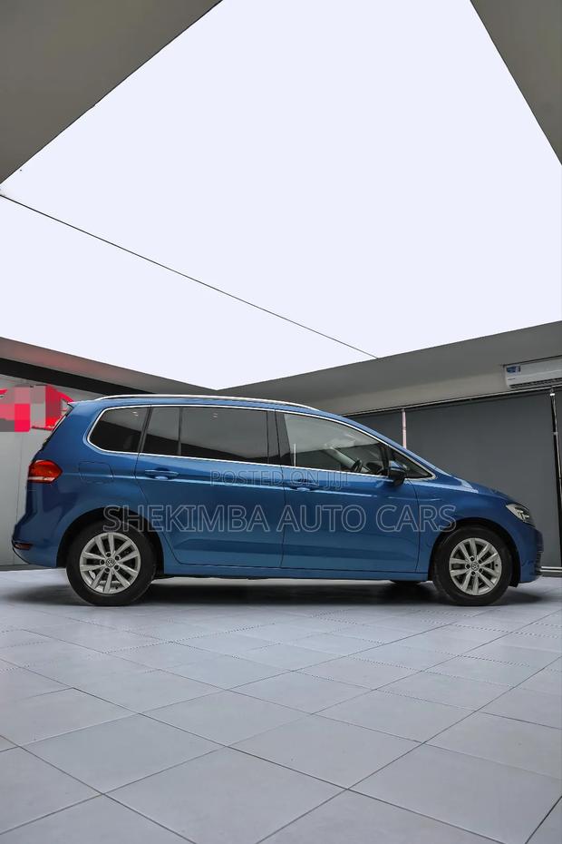 Volkswagen Touran 2019 Blue