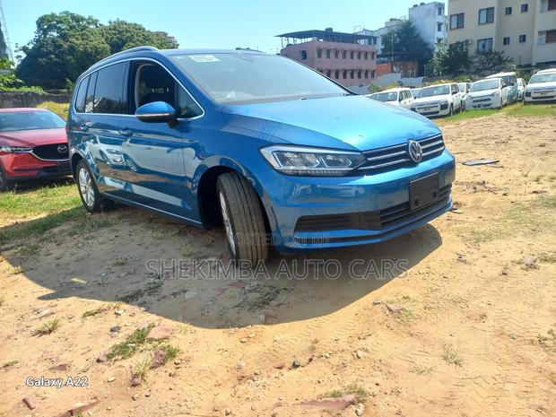 Volkswagen Touran 2019 Blue