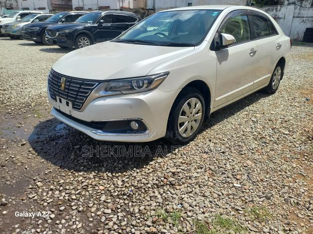 Toyota Premio 1.8 FWD 2019 White