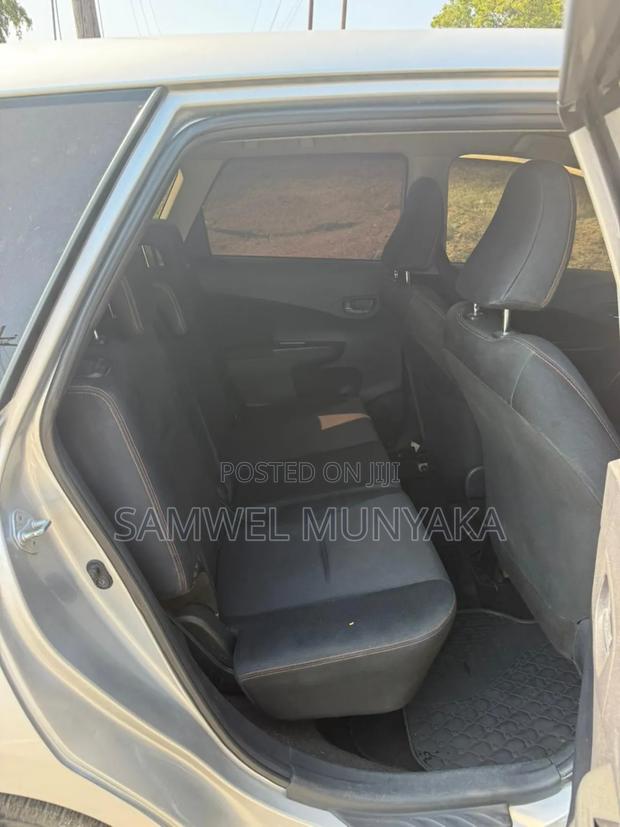 Toyota Ractis 1.5 FWD 2013 Silver