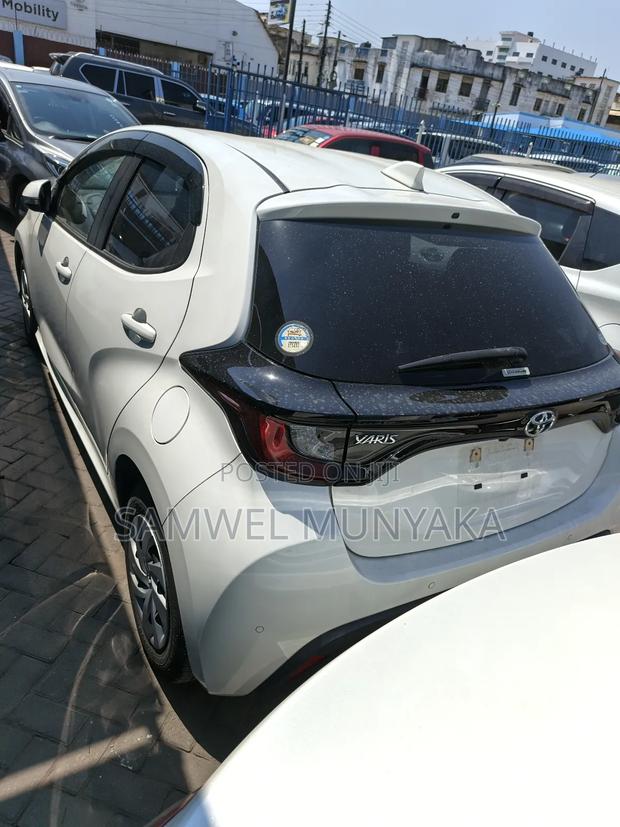 Toyota Yaris LE Sedan 4dr 2019 Pearl