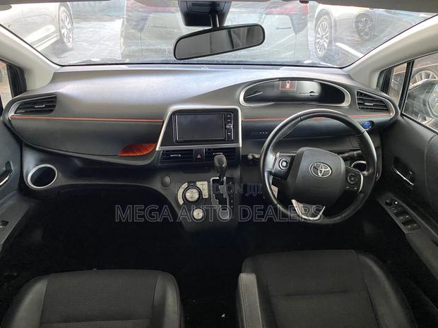 Toyota Sienta 2018