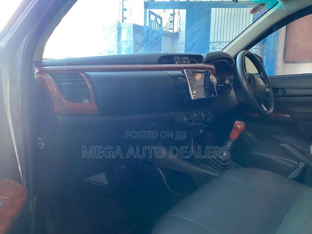Toyota Hilux 2018 Silver