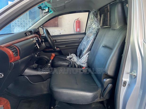 Toyota Hilux 2018 Silver