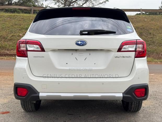 Subaru Outback 2018 White