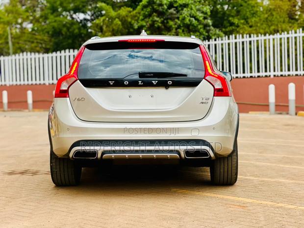 Volvo V60 Cross Country 2017