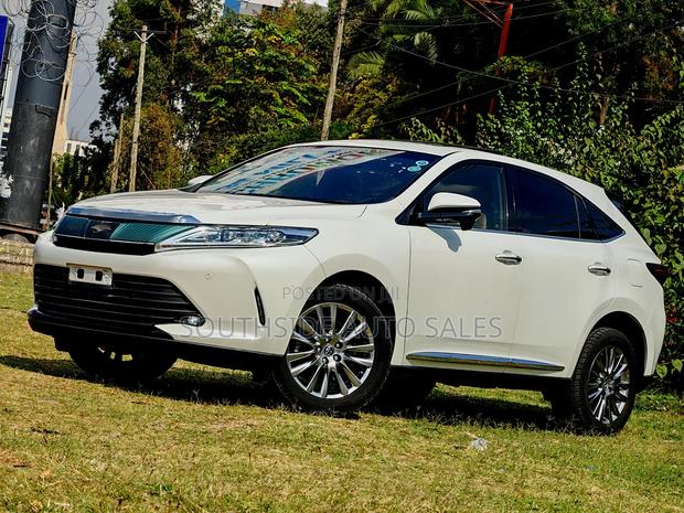 Toyota Harrier 2.0 2019 White