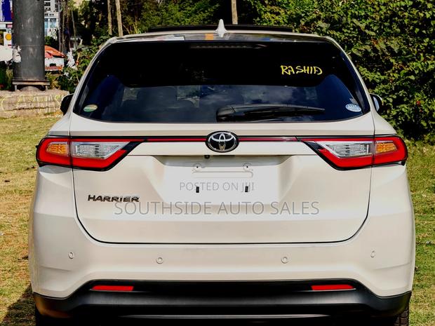 Toyota Harrier 2.0 2019 White