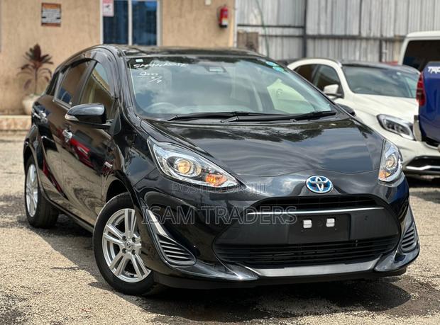 Toyota Aqua 2018 Black