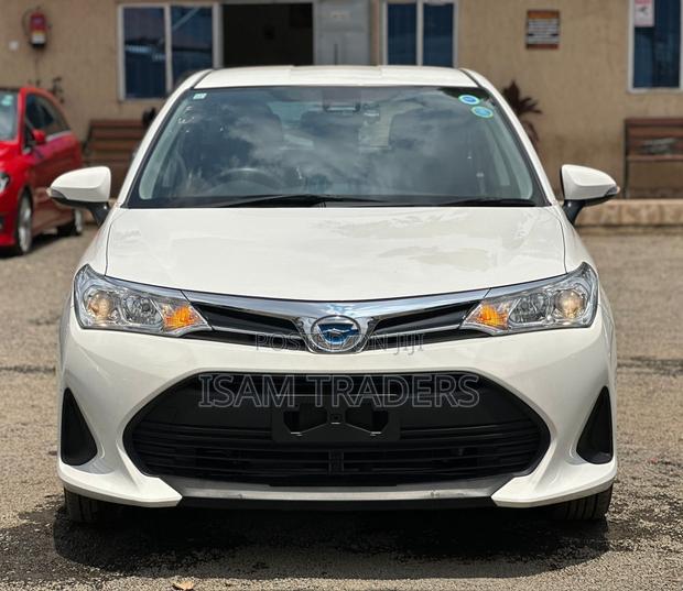 Toyota Corolla Fielder 1.5 Hybrid FWD 2018 White