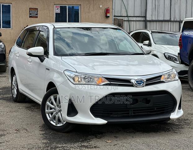 Toyota Corolla Fielder 1.5 Hybrid FWD 2018 White