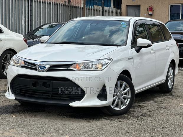 Toyota Corolla Fielder 1.5 Hybrid FWD 2018 White