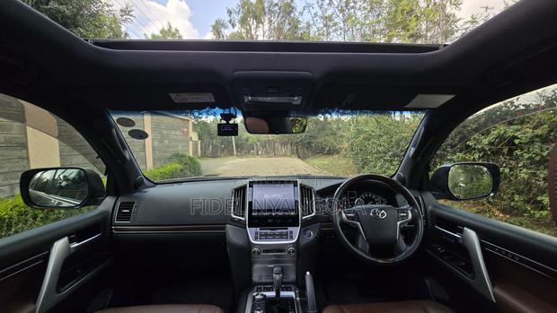 Toyota Land Cruiser 4.6 V8 ZX 2020 Gray