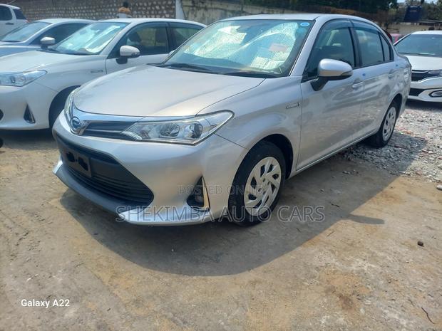 Toyota Axio 1.5 Hybrid 2WD 2019 White