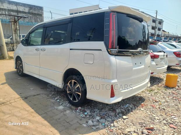 Toyota Noah 2019 White