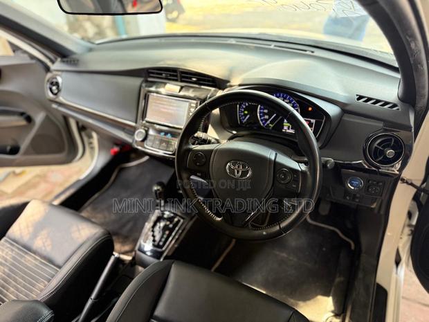 Toyota Corolla Fielder 1.5 Hybrid FWD 2018 Pearl