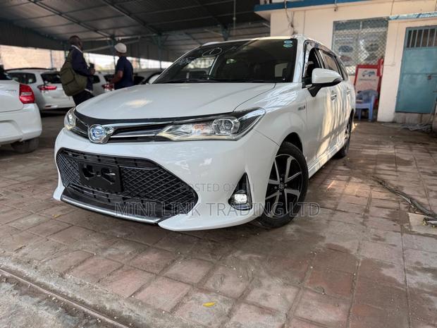 Toyota Corolla Fielder 1.5 Hybrid FWD 2018 Pearl
