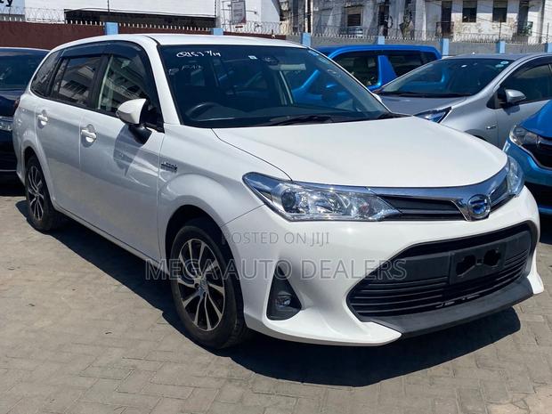 Toyota Corolla Fielder 2018 White
